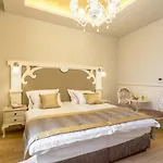 Royal Piazza בית הארחה 4*