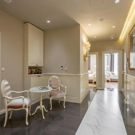 Royal Piazza Pensjonat 4*