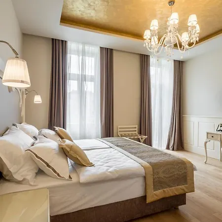 Royal Piazza בית הארחה