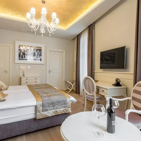 Guest house Royal Piazza 4*