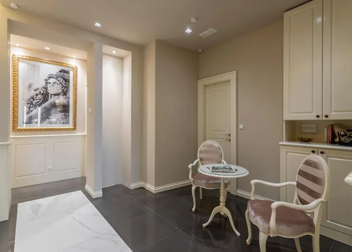 Royal Piazza Penzion 4*