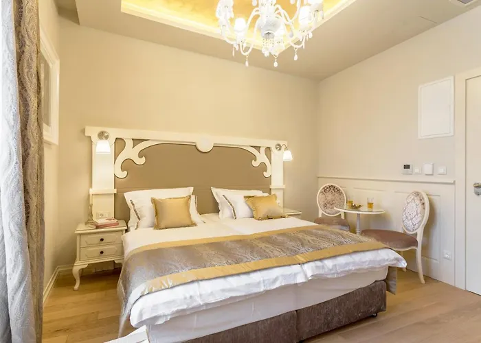 Royal Piazza Penzion 4*