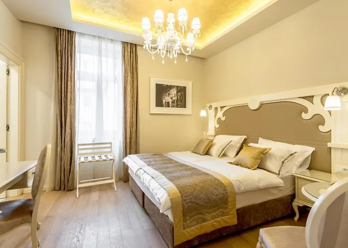 Royal Piazza 4*